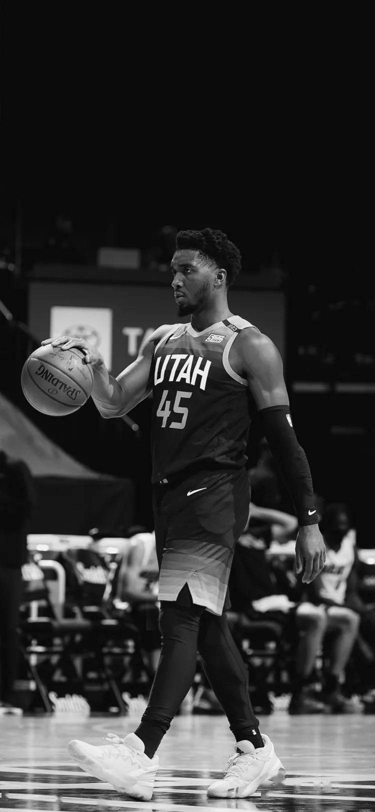 他在中场与 他在中场与